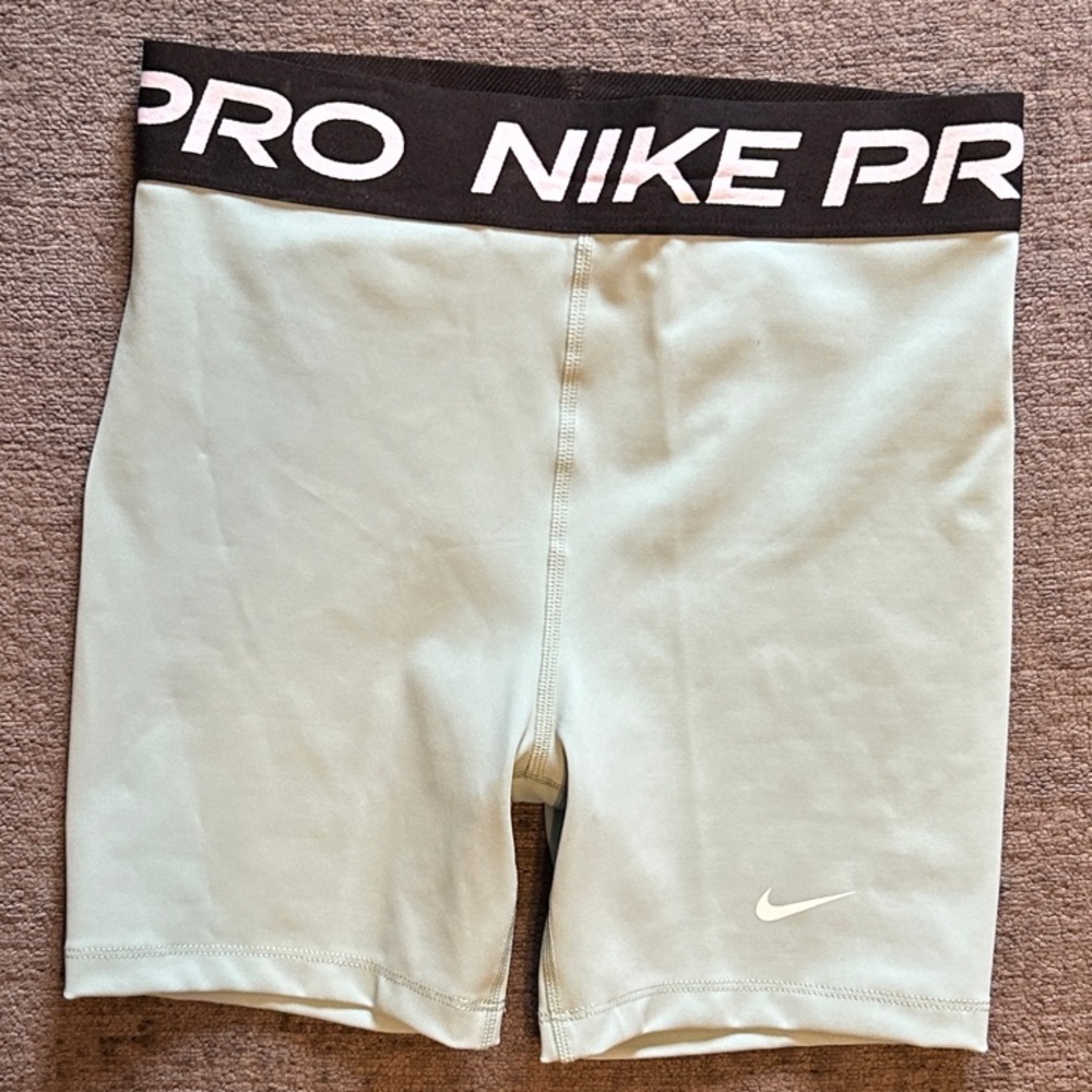 Nike Pro Girls Shorts XL ☀️